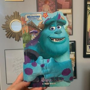 A Hug Book- Monsters University+ figurine